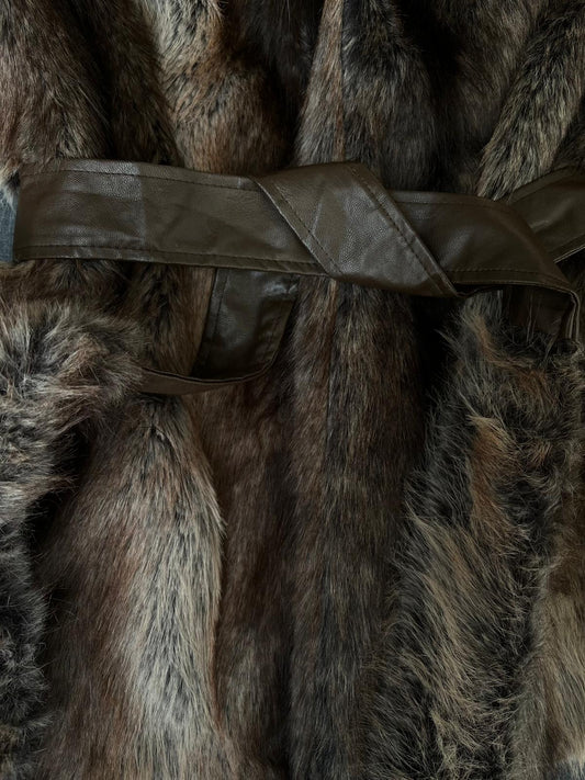 Cappotto in pelliccia con cintura